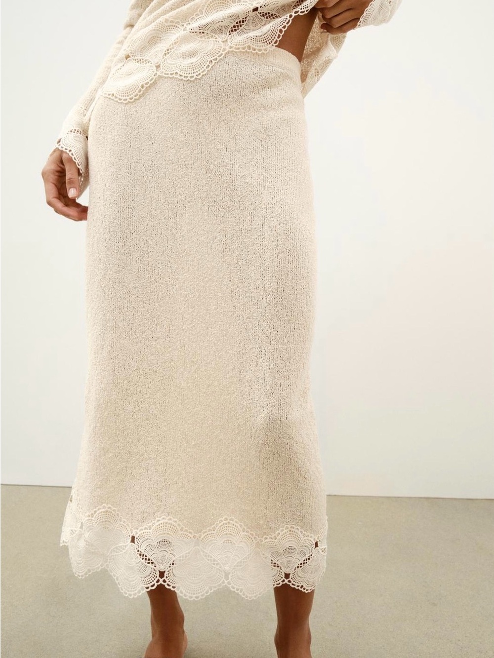 NWT Zara Sand / Cream Midi Knit Skirt with Lace Crochet Trim Size Large 8779/161 - Picture 2 of 7